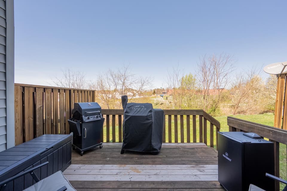 325 Oaktree Boulevard, photo 28 of 35