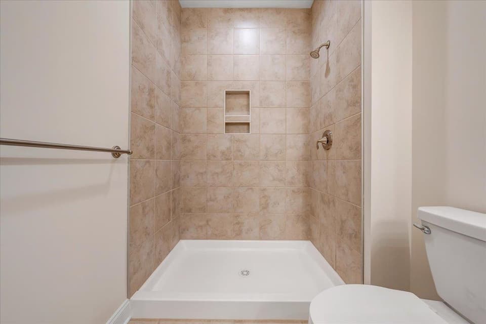 940 Holland Loop, photo 6 of 40