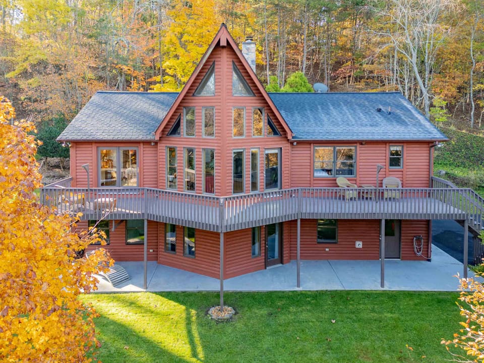 3212 Eaglebrook Road, photo 3 of 40