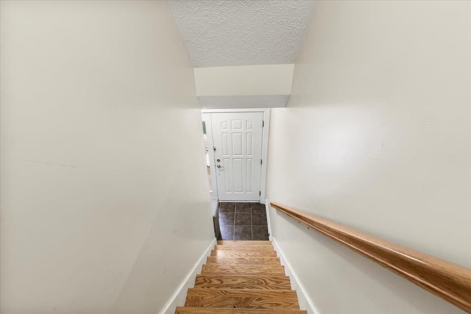 910 Oak Tree Boulevard, photo 5 of 40