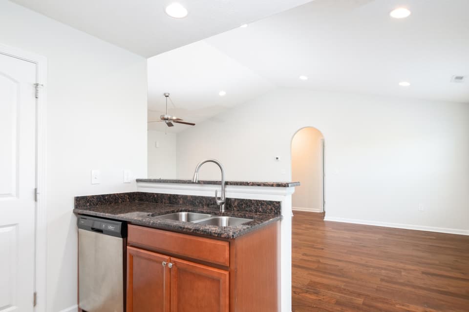 2050 Glade Drive SE, photo 17 of 34