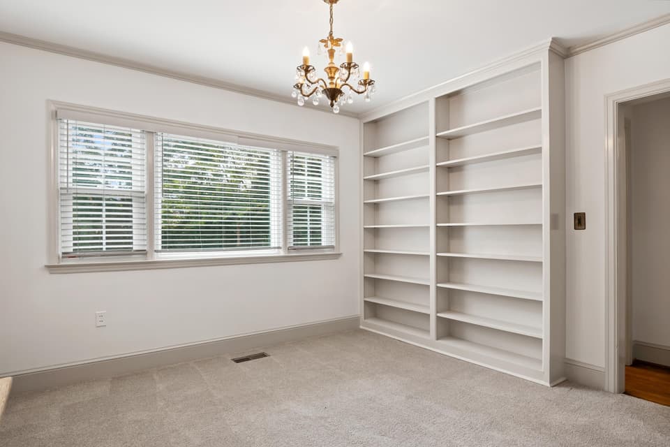 660 W Main Street, photo 23 of 40