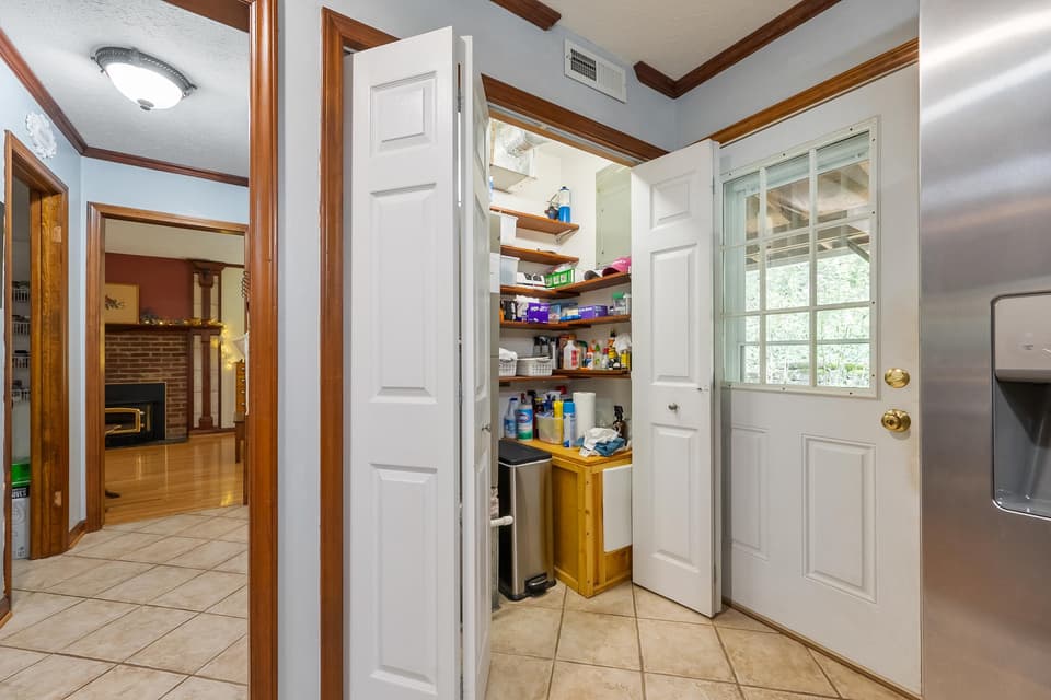 1160 Sherwood Drive, photo 29 of 40