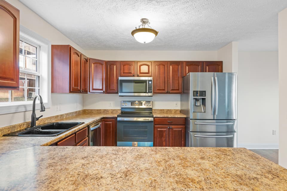 560 Oak Tree Boulevard, photo 16 of 40