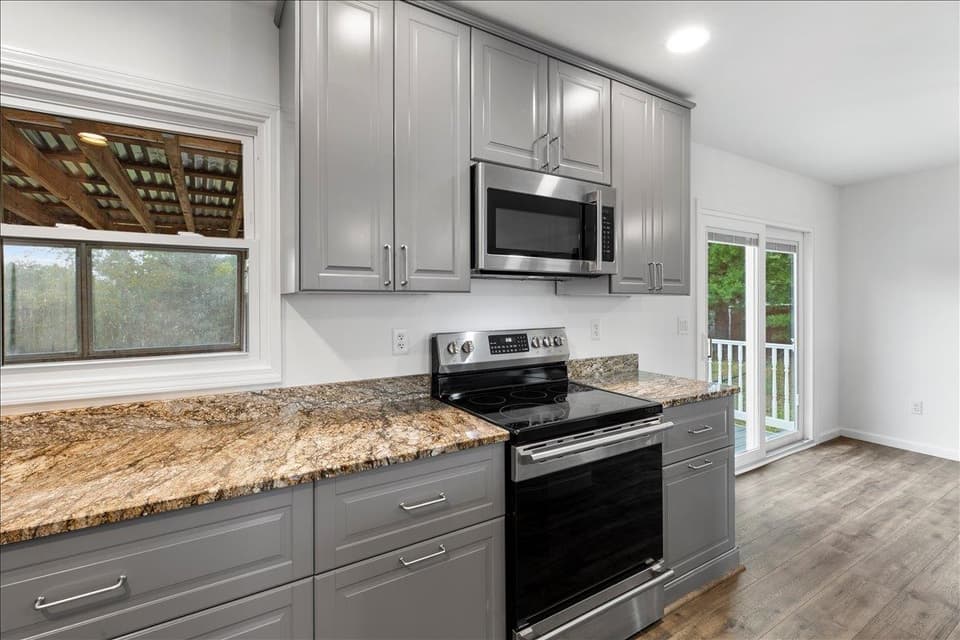 120 SE Howery Street, photo 11 of 40