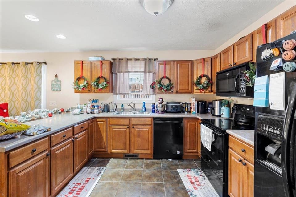 910 Oak Tree Boulevard, photo 12 of 40