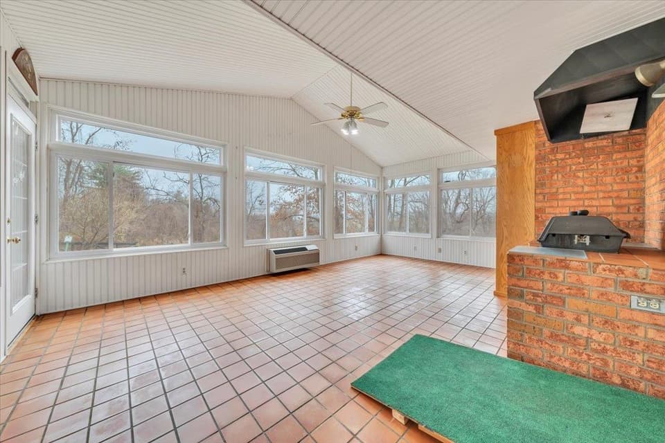 290 Patricia Lane SE, photo 25 of 40