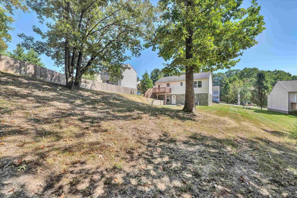 335 Robin Hood Drive, photo 37 of 40