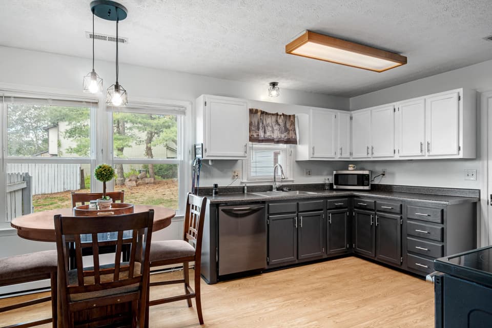 520 Hemlock Street, photo 6 of 40