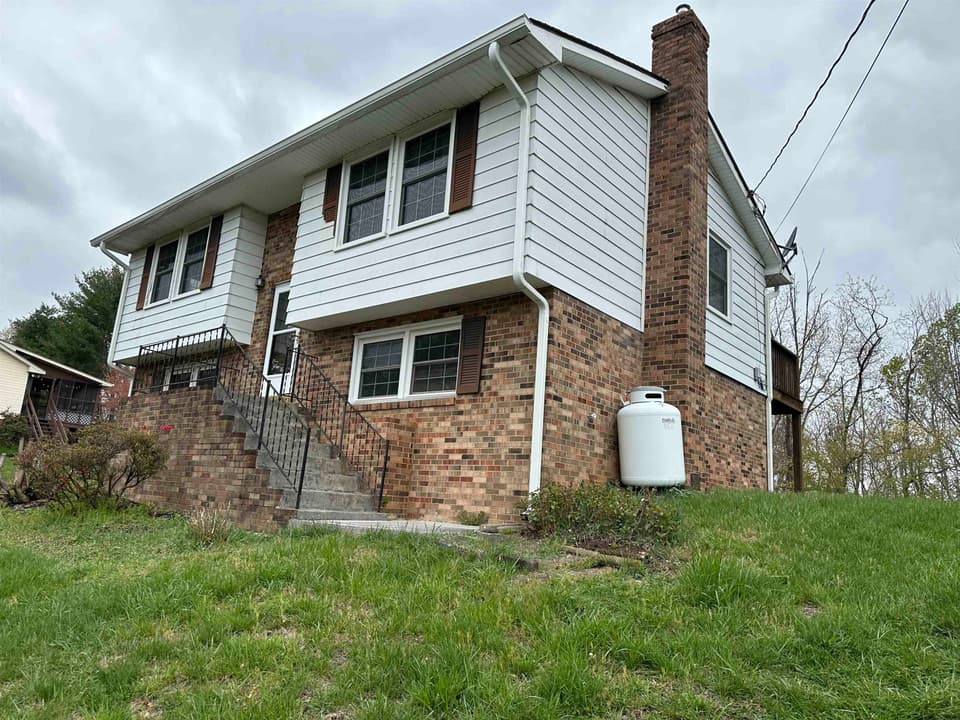325 Mulberry Drive, photo 3 of 34