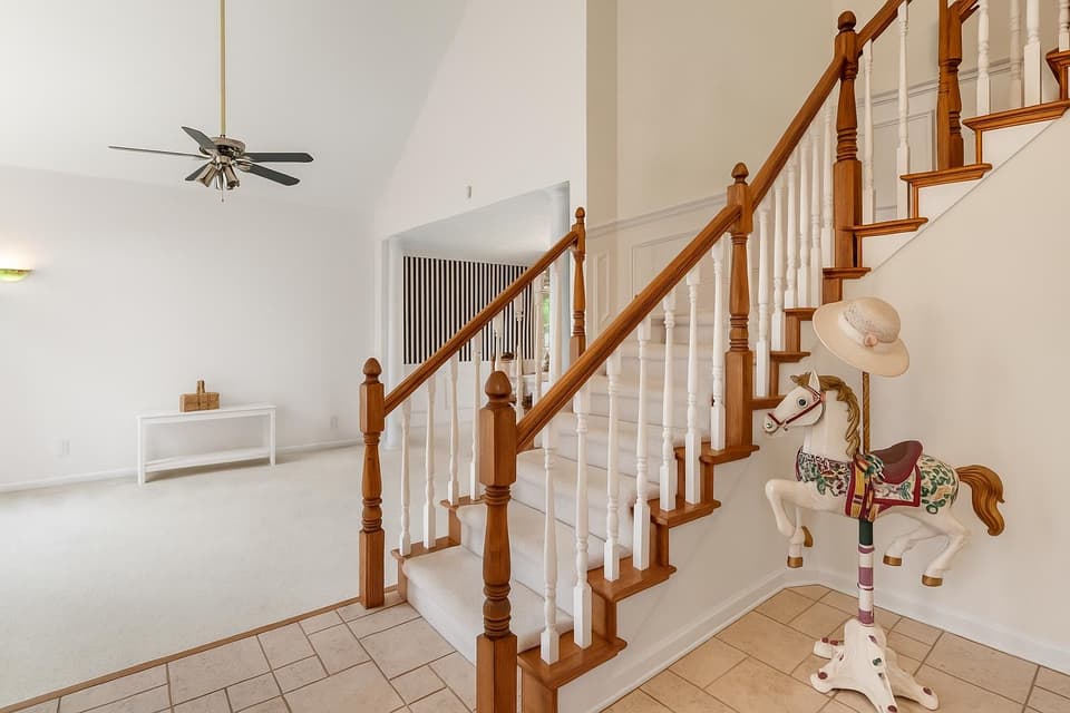 2285 Lubna Drive, photo 13 of 40