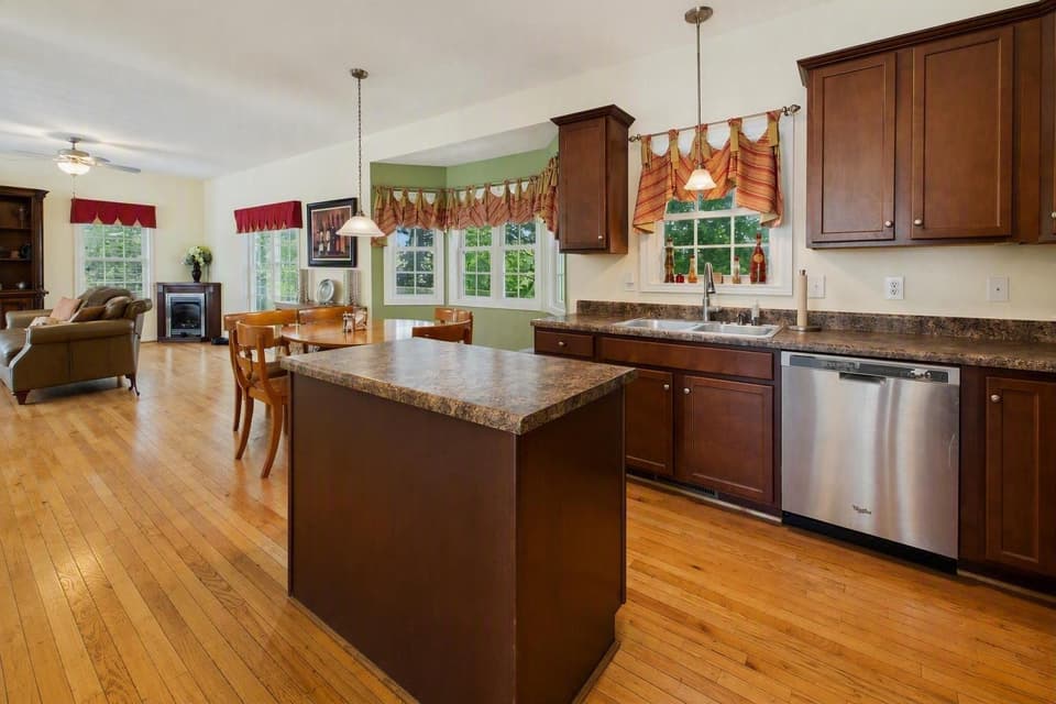 1130 Crosscreek Drive, photo 26 of 40