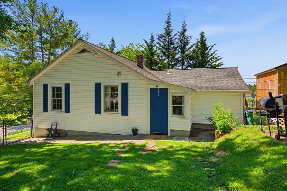 220 Mitchell Street, photo 4 of 30