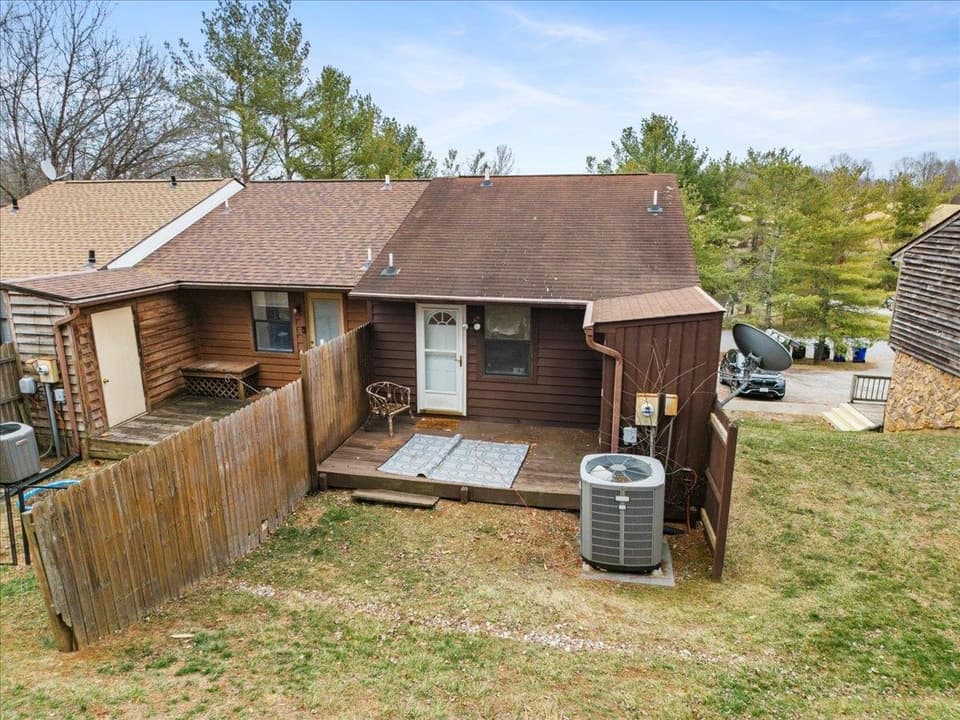 2590 Townhouse Street, photo 24 of 39