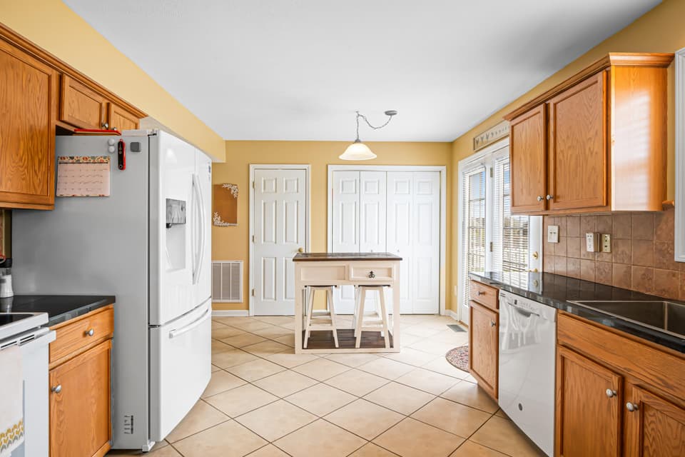 240 Windsor Drive, photo 10 of 40