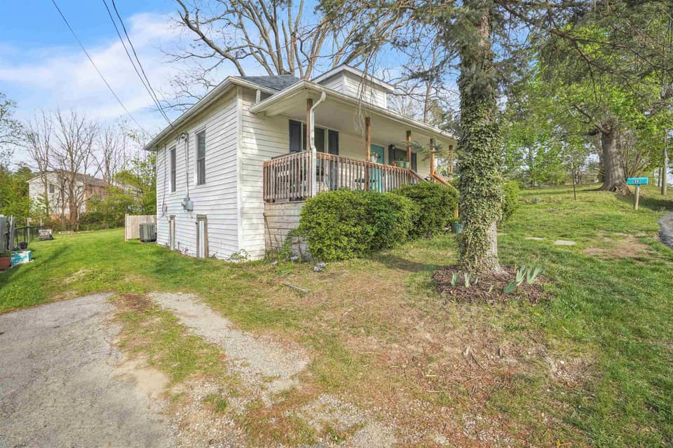 513 Craig Street, photo 2 of 32