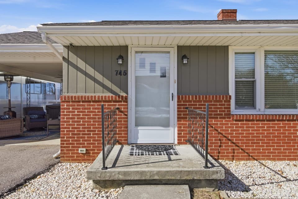 745 Second Street, photo 4 of 39