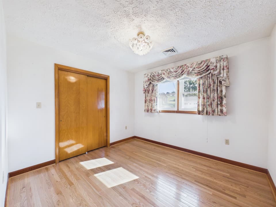 240 Walnut Drive, photo 22 of 40