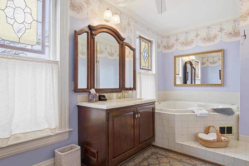 311 E Main Street, photo 17 of 40