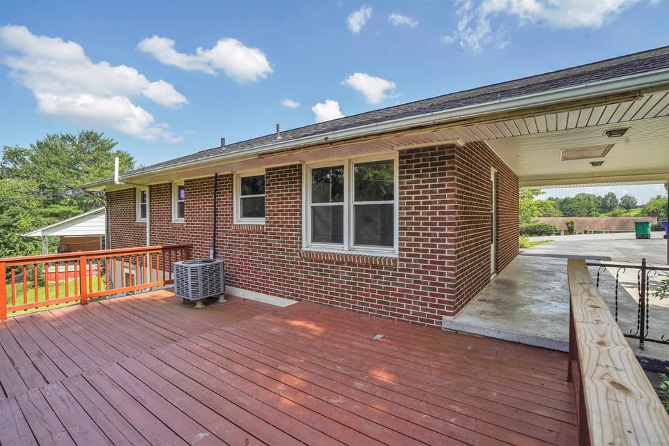 650 Betty Drive, photo 8 of 40