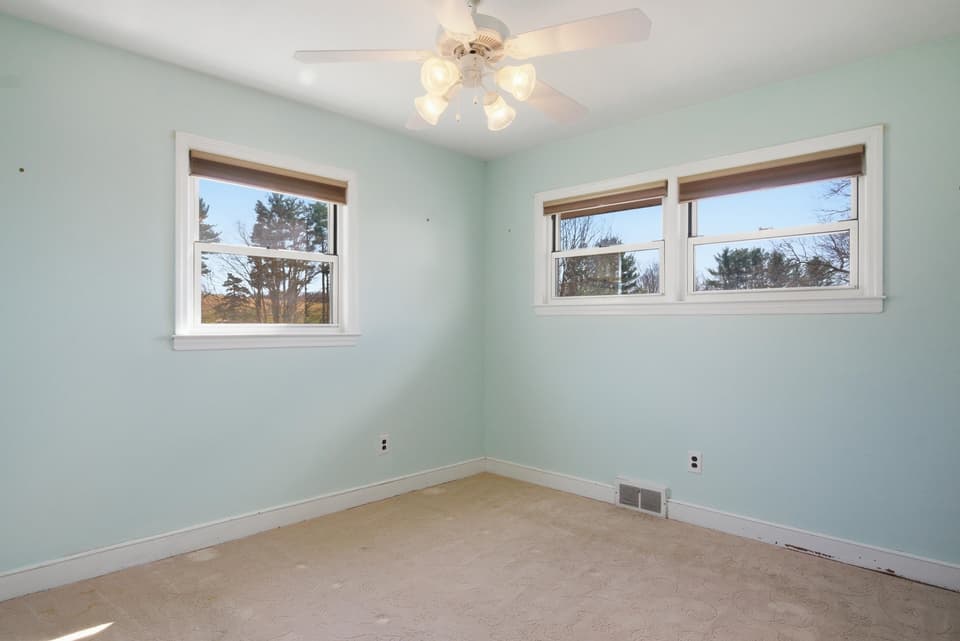 205 Roundhill Drive, photo 33 of 40