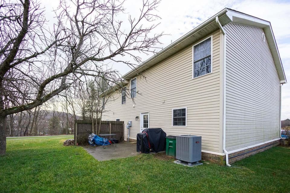 422 Miller St SE, photo 15 of 16