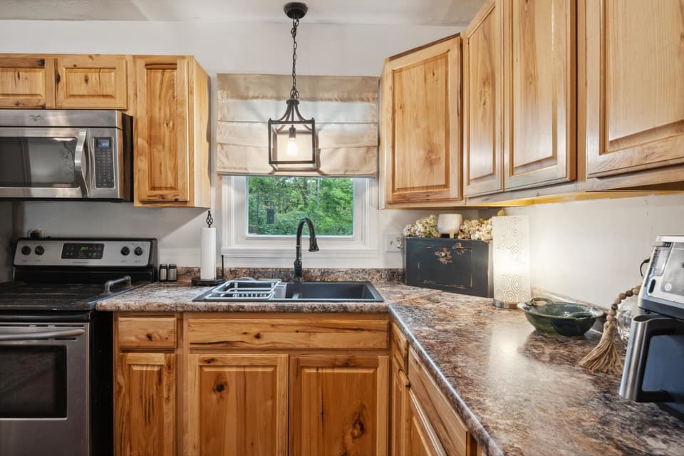 189 Pine Hollow Road, photo 6 of 28