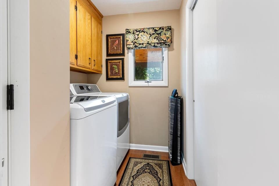255 Patricia Lane NE, photo 19 of 35