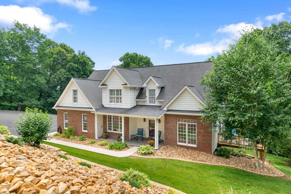2130 Lubna Drive, photo 12 of 40
