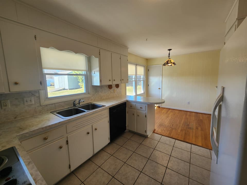 685 Starlight Drive, photo 10 of 30