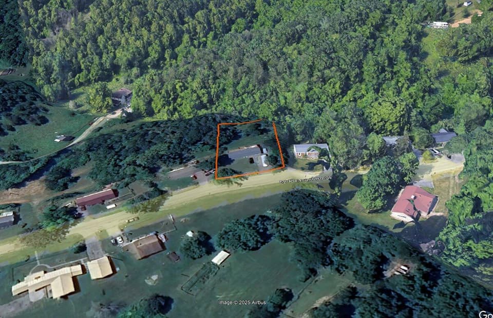 375 Mt Pleasant Rd SE, photo 2 of 40
