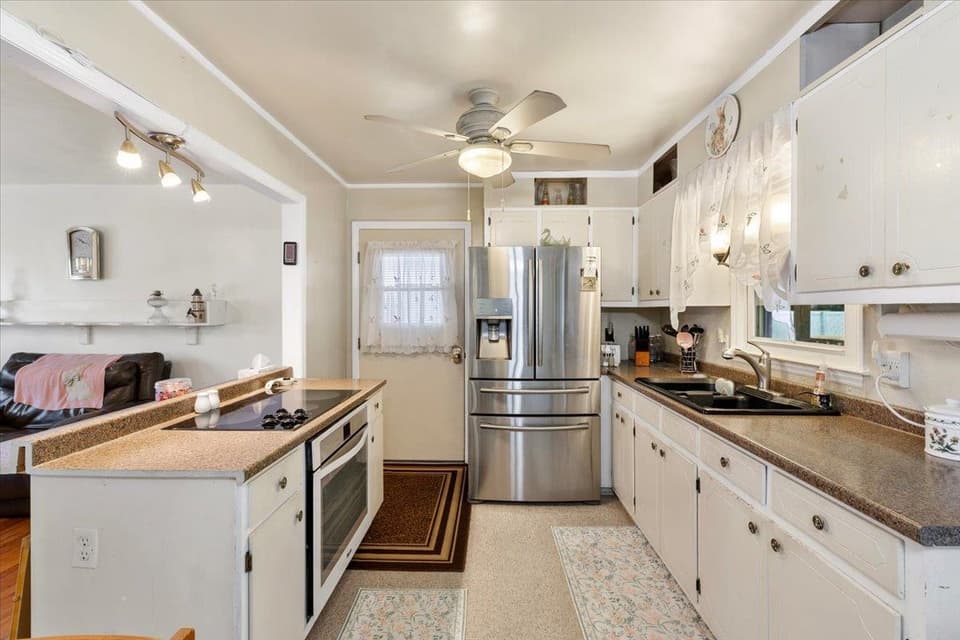1015 Reading Road, photo 13 of 40