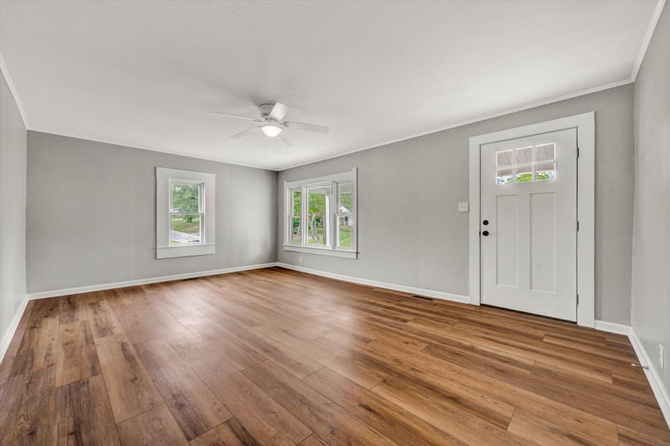 955 Church St NE, photo 5 of 33