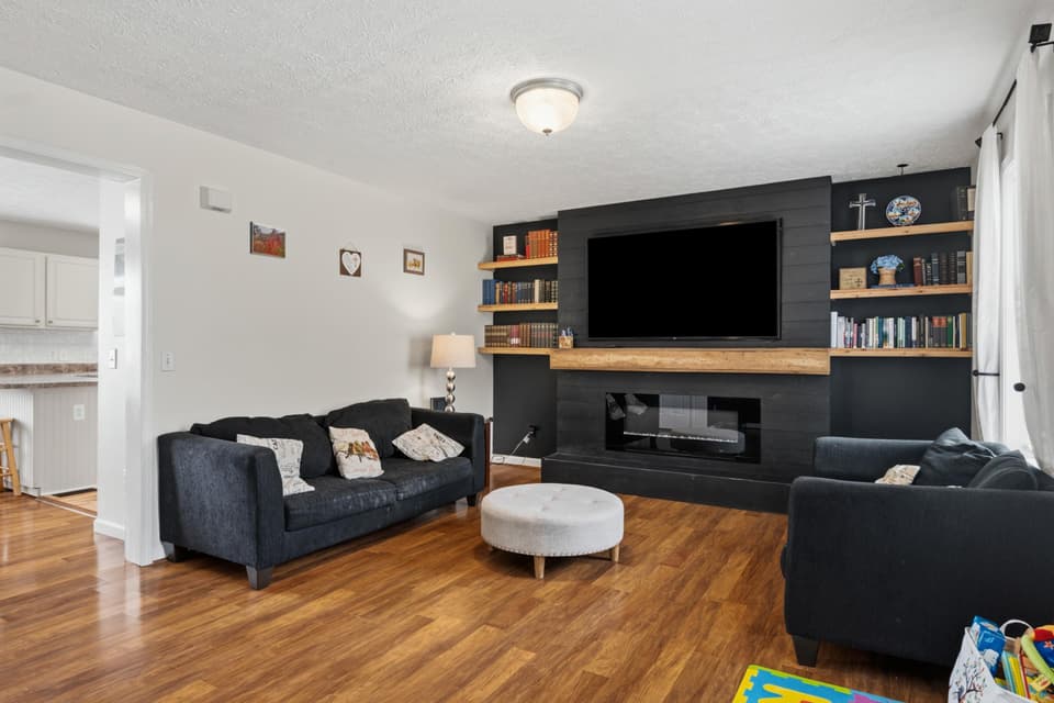 1685 Forelmont Street, photo 7 of 40