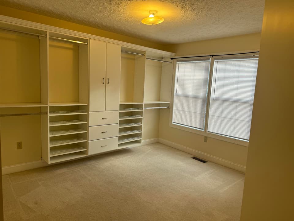 425 Silver Leaf Drive, photo 10 of 29