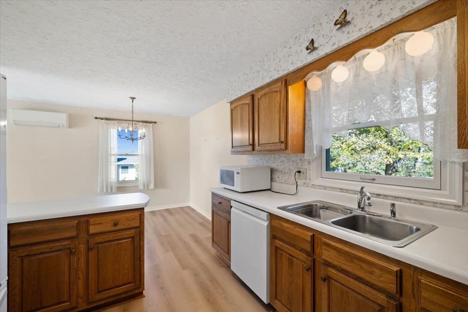 380 Walters Drive NW, photo 8 of 23