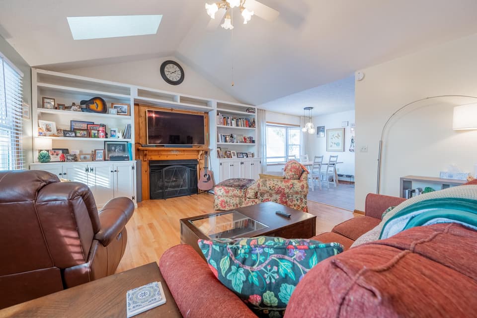 225 Pelham Lane, photo 9 of 40
