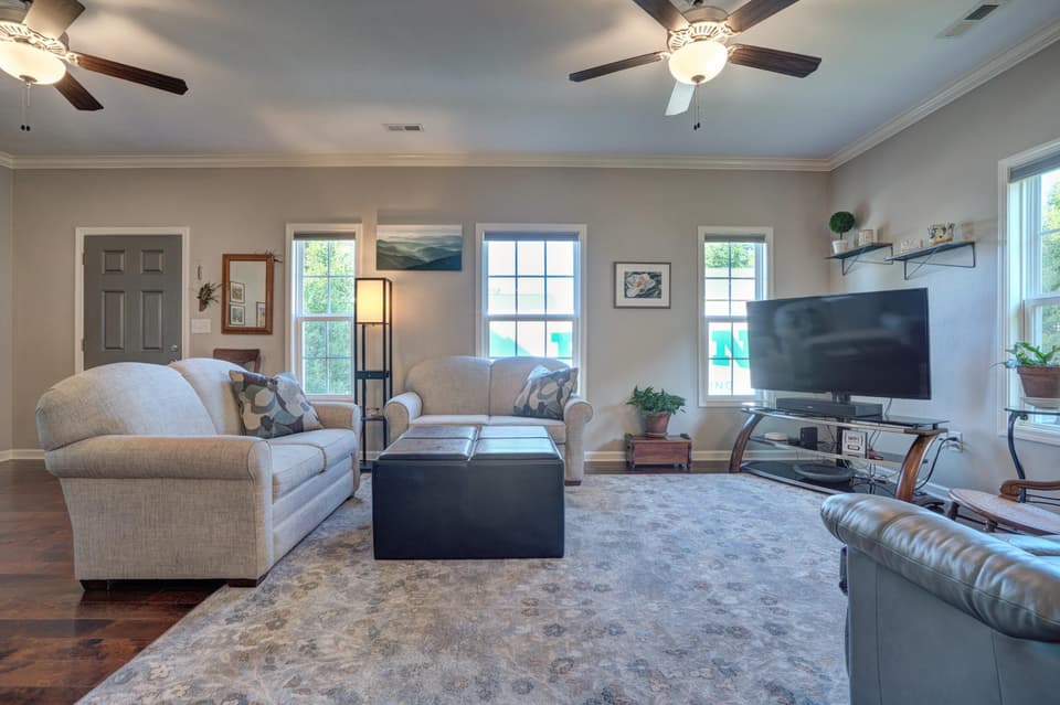 150 Roudabush Drive, photo 9 of 34