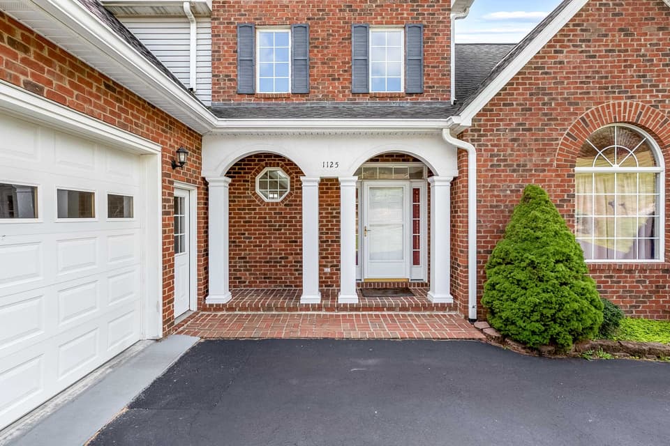 1125 Falcon Run, photo 7 of 40