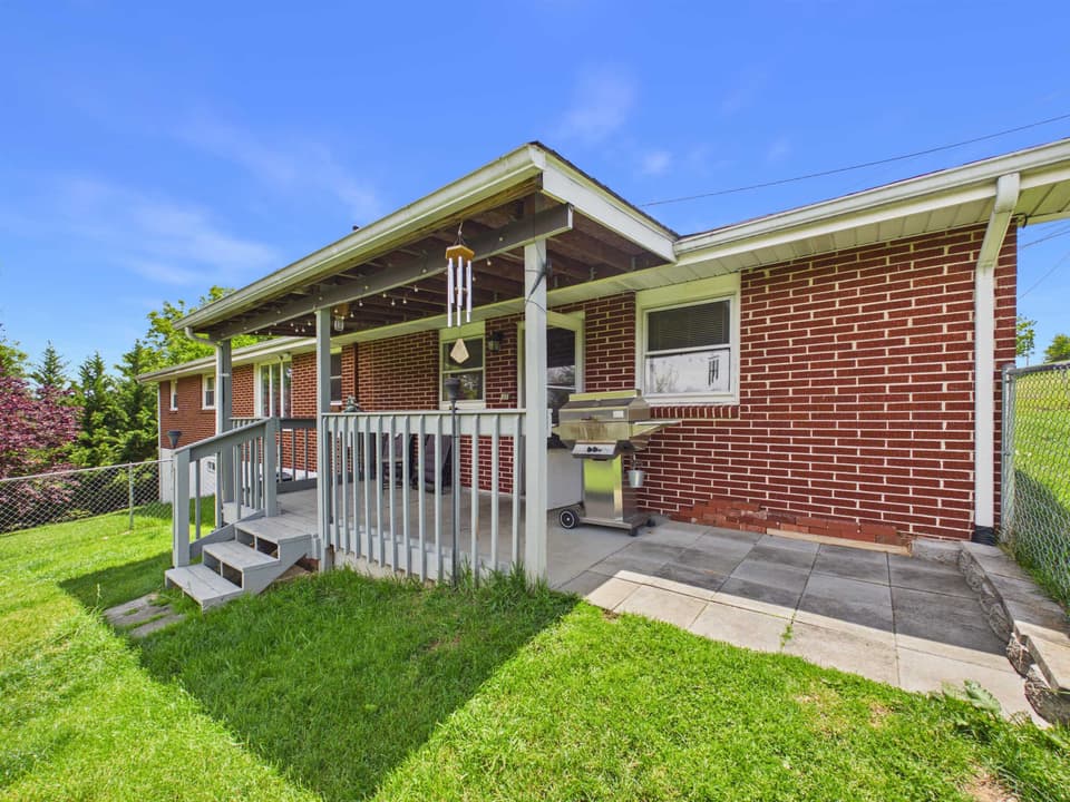 85 Wades Lane, photo 5 of 40