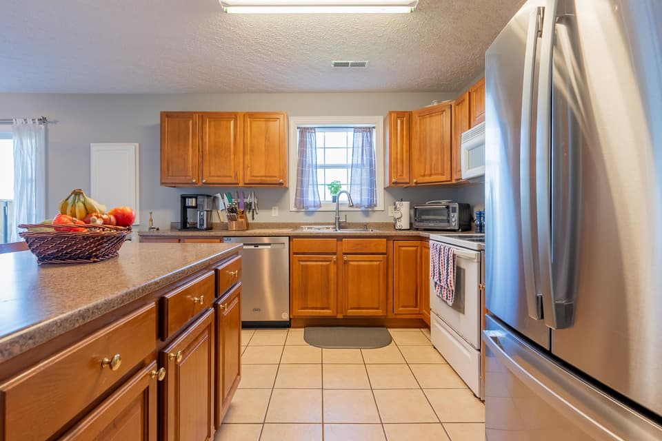 325 Oaktree Boulevard, photo 12 of 35
