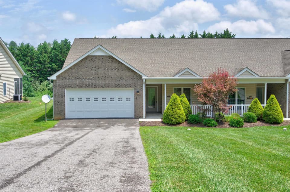 163 Walters Drive, photo 2 of 40