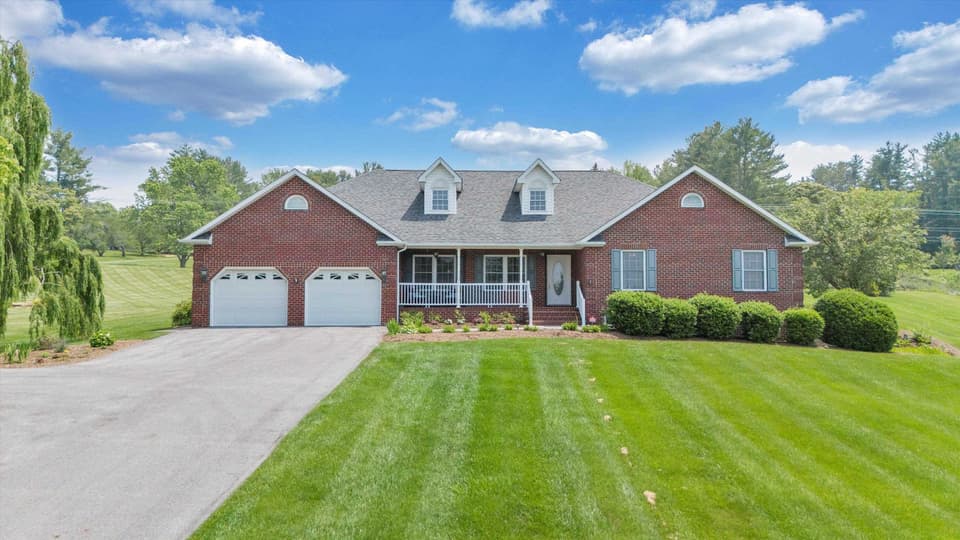 2055 Lake Vista Drive, photo 10 of 40