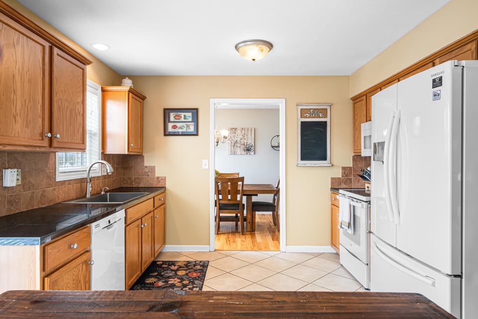240 Windsor Drive, photo 4 of 40
