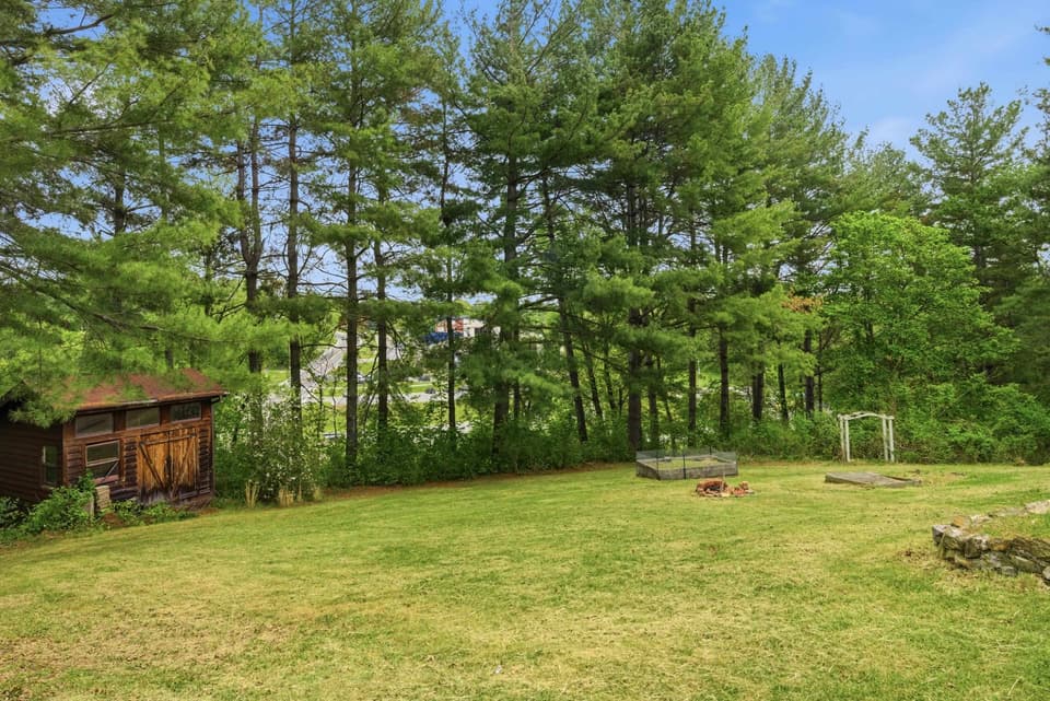 665 Betty Drive, photo 12 of 39