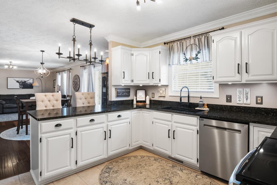 450 Tower Road, photo 20 of 40