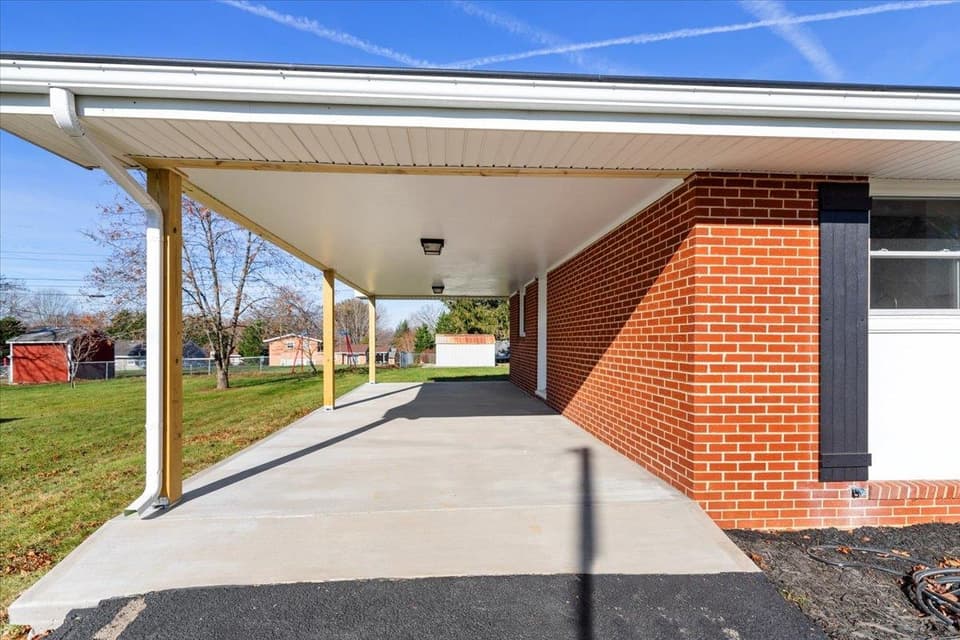 855 Mountain View Drive, photo 4 of 40
