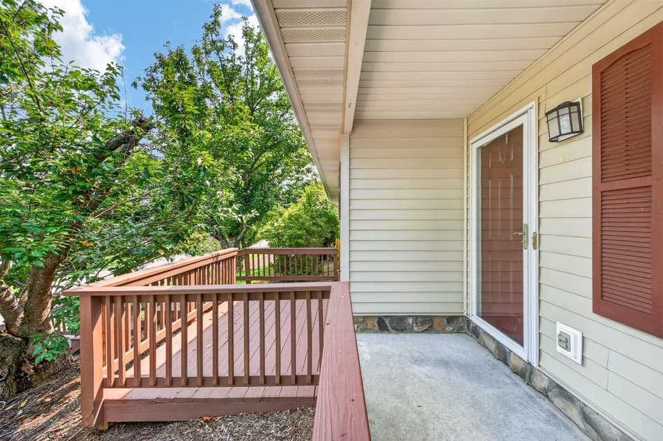 650 Kamran Drive, photo 37 of 40