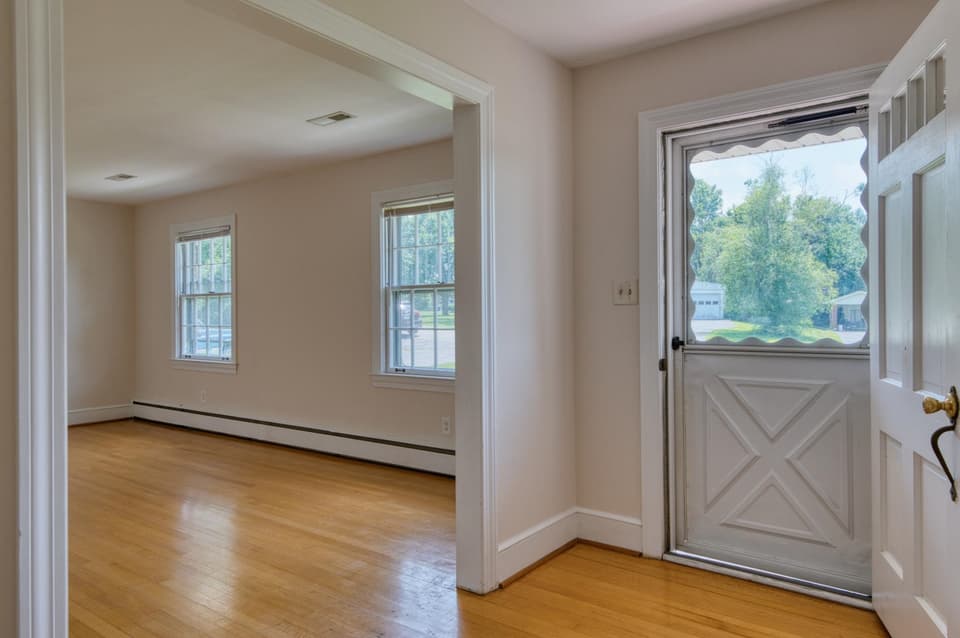 108 Roseland Drive, photo 7 of 40