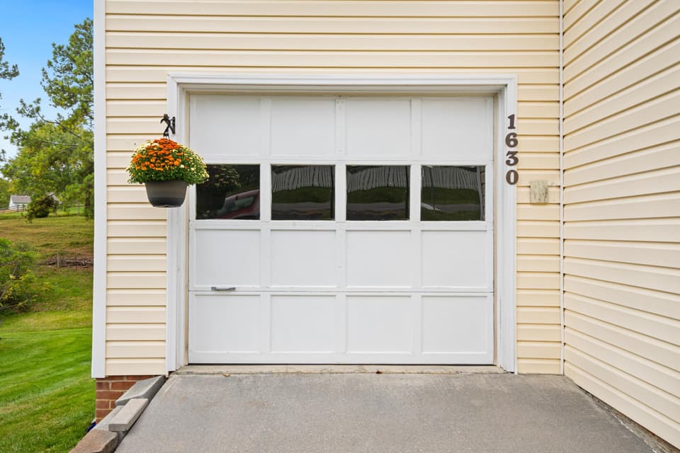 1630 Sleepy Hollow Road, photo 9 of 40